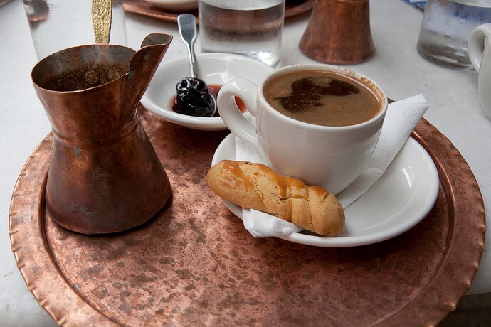 Le-cafe-grec-et-le-mpriki-avec-koulouraki-et-griottes-confites