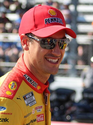 Joey_logano_(53337056556)_(cropped)