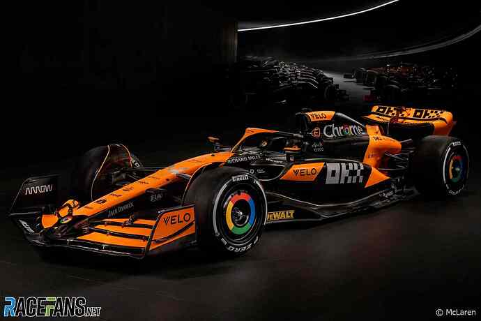 racefansdotnet-23-01-16-17-31-43-1-McLaren-F1-2024-Livery-Front
